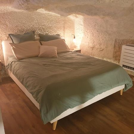 La Grotte Du Bonheur Apartment Cangey ภายนอก รูปภาพ