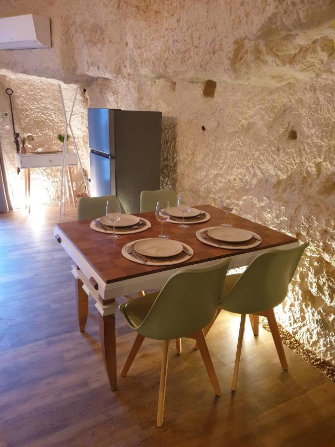 La Grotte Du Bonheur Apartment Cangey ภายนอก รูปภาพ