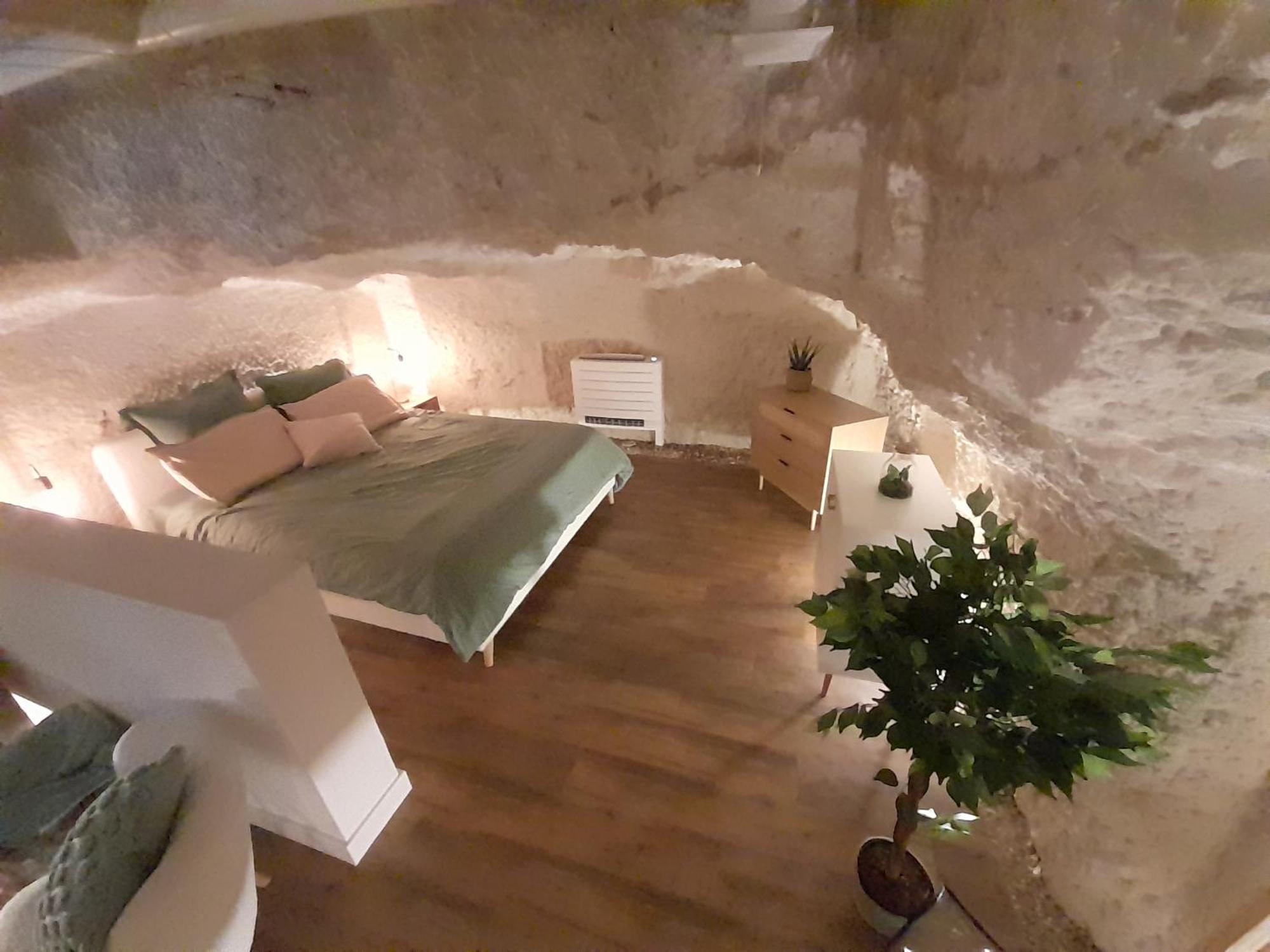 La Grotte Du Bonheur Apartment Cangey ภายนอก รูปภาพ
