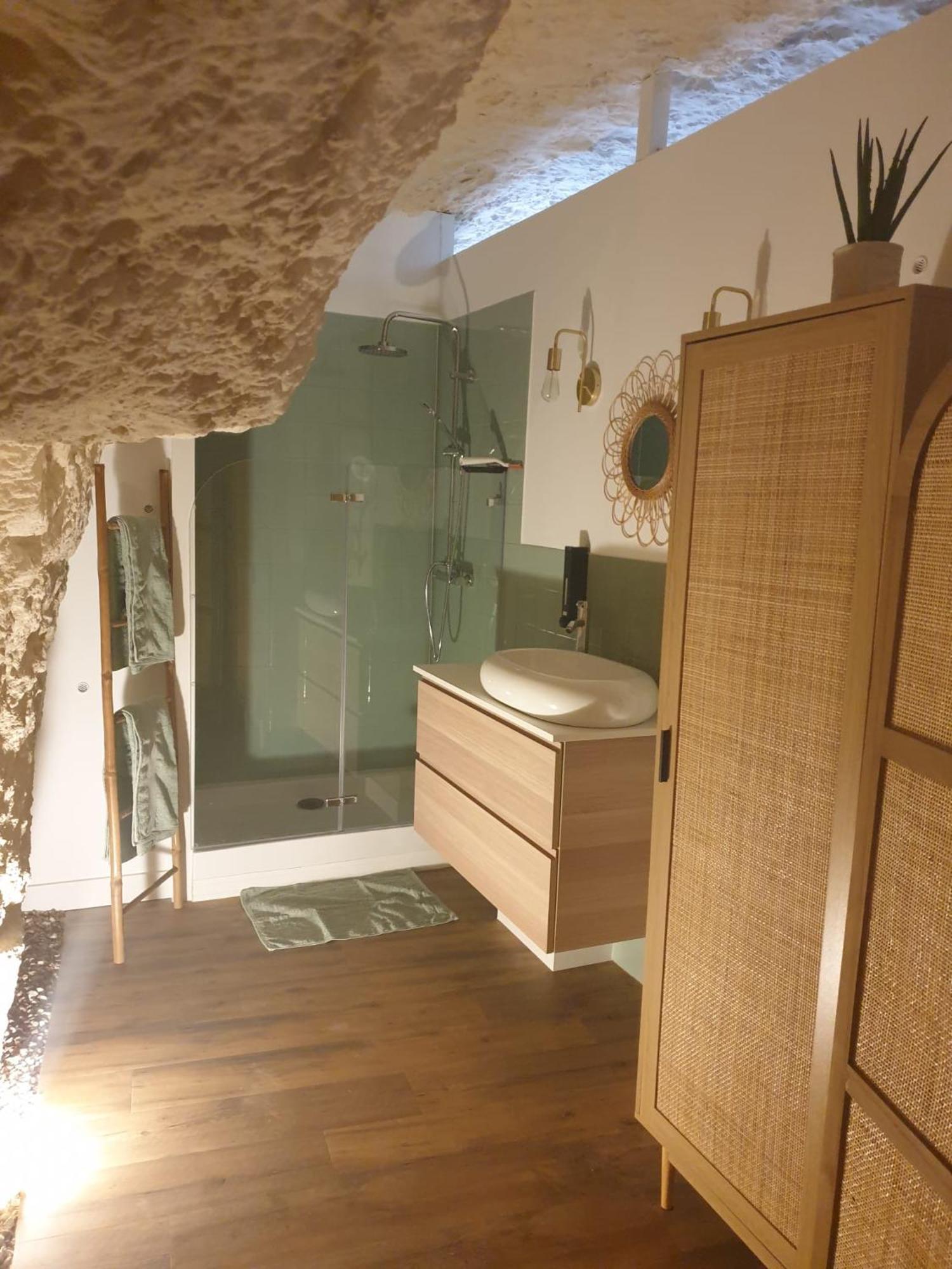 La Grotte Du Bonheur Apartment Cangey ภายนอก รูปภาพ