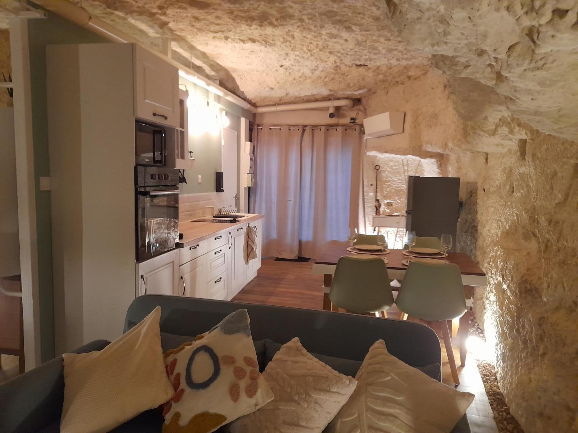La Grotte Du Bonheur Apartment Cangey ภายนอก รูปภาพ